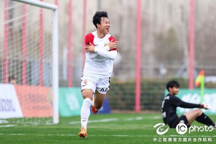 球速平台-上海海港富盛经开6-1上海赛更达，李圣龙双响杨黔东获处子球